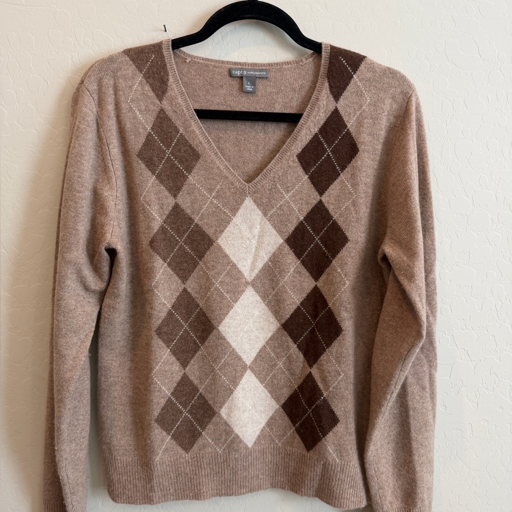 Cashmere Argyle V-Neck Sweater in Brown and Cream